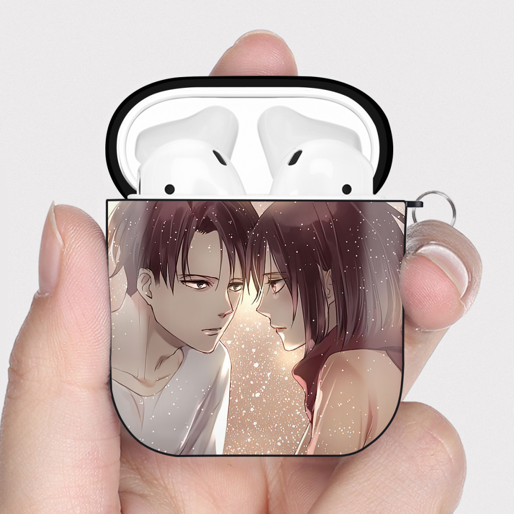 （画像用） 進撃の巨人 Attack on Titan AirPods 第2世代保護ケース ハードシェル ブラック 耐衝撃・防指紋・カラビナ付き