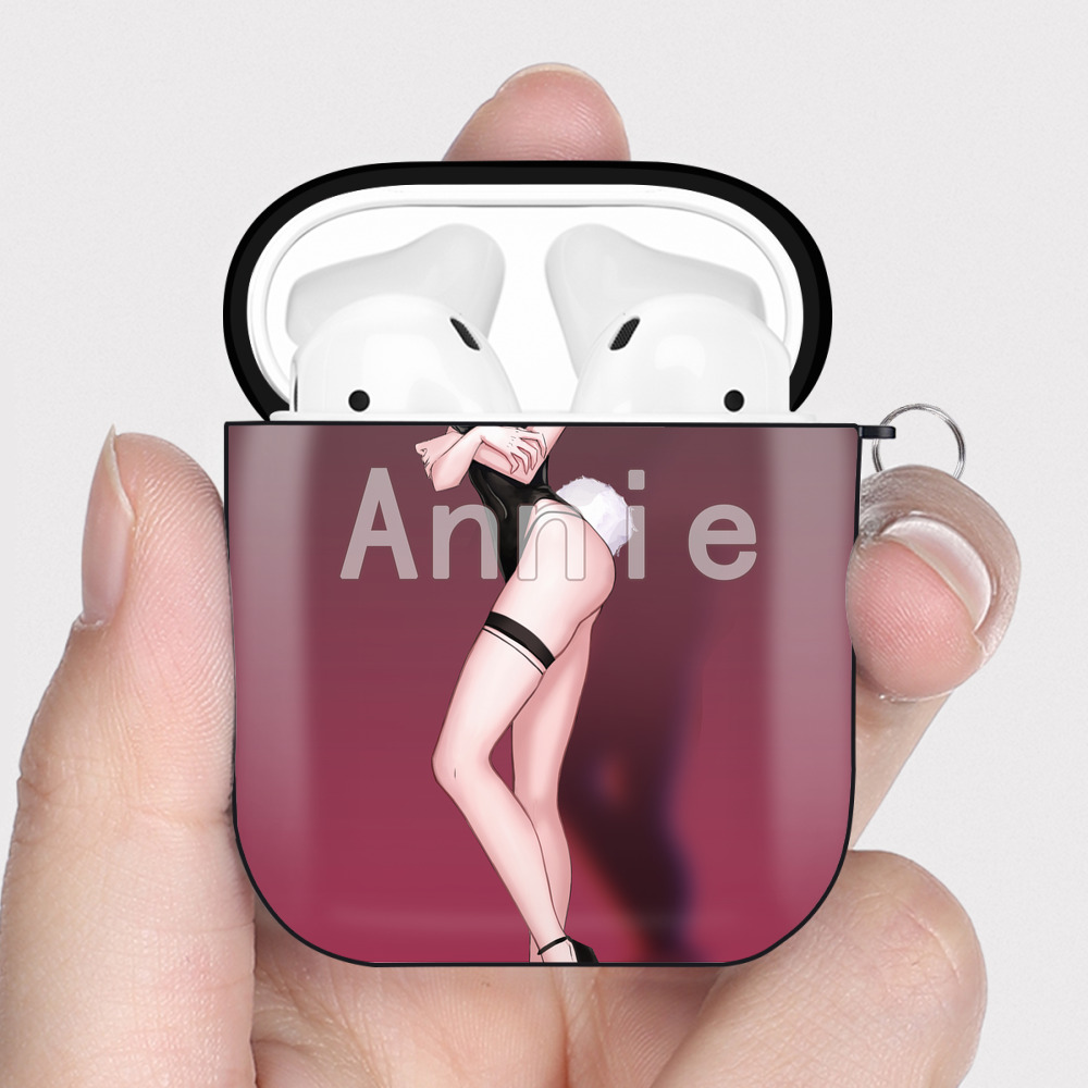 （画像用） 進撃の巨人 Attack on Titan AirPods 第2世代保護ケース ハードシェル ブラック 耐衝撃・防指紋・カラビナ付き