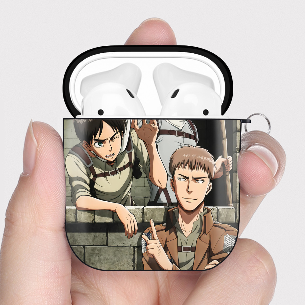 （画像用） 進撃の巨人 Attack on Titan AirPods 第2世代保護ケース ハードシェル ブラック 耐衝撃・防指紋・カラビナ付き