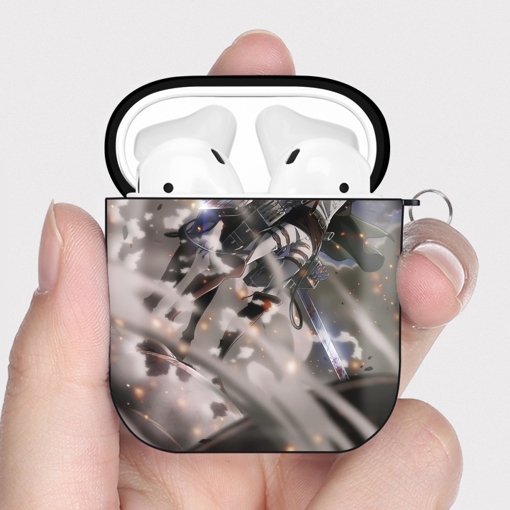（画像用） 進撃の巨人 Attack on Titan AirPods 第2世代保護ケース ハードシェル ブラック 耐衝撃・防指紋・カラビナ付き