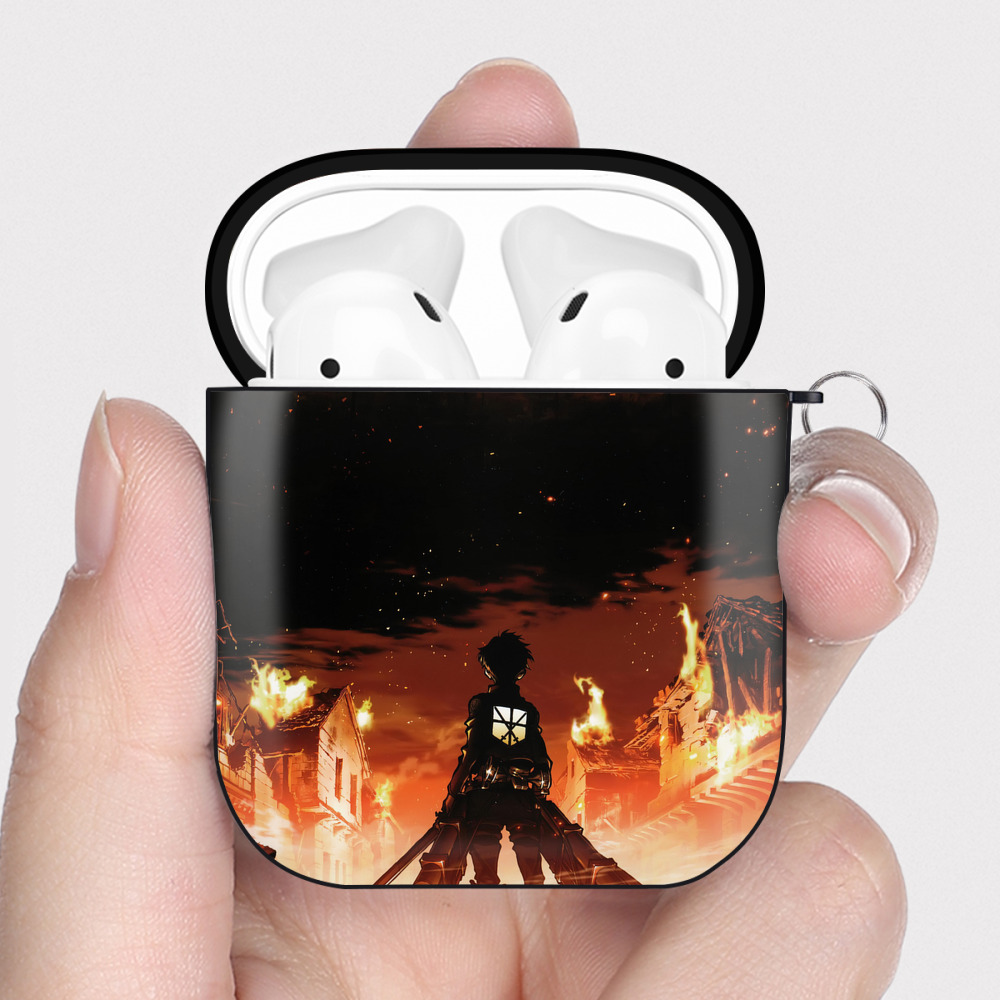 （画像用） 進撃の巨人 Attack on Titan AirPods 第2世代保護ケース ハードシェル ブラック 耐衝撃・防指紋・カラビナ付き