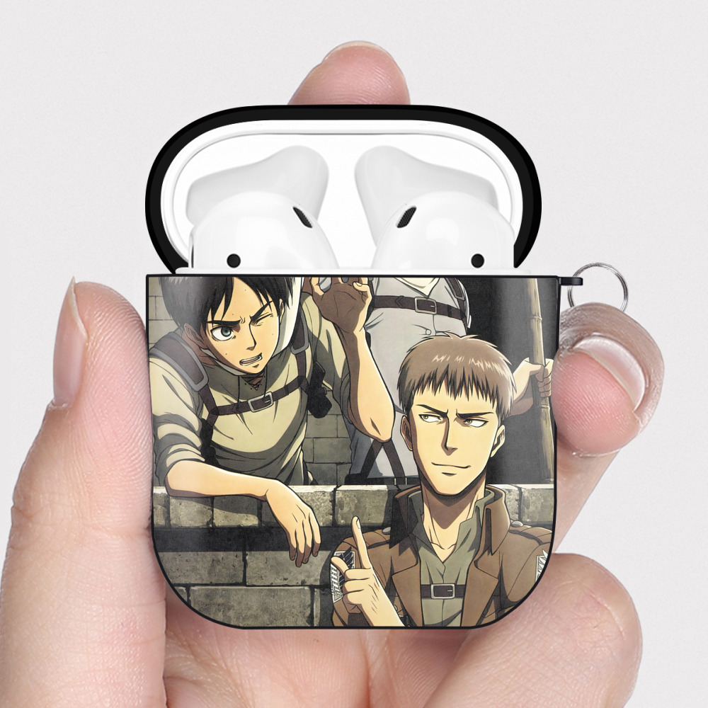 （画像用） 進撃の巨人 Attack on Titan AirPods 第2世代保護ケース ハードシェル ブラック 耐衝撃・防指紋・カラビナ付き