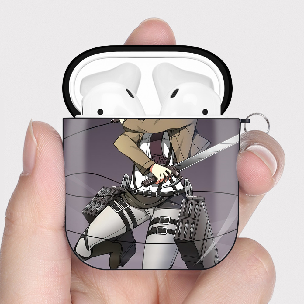 （画像用） 進撃の巨人 Attack on Titan AirPods 第2世代保護ケース ハードシェル ブラック 耐衝撃・防指紋・カラビナ付き