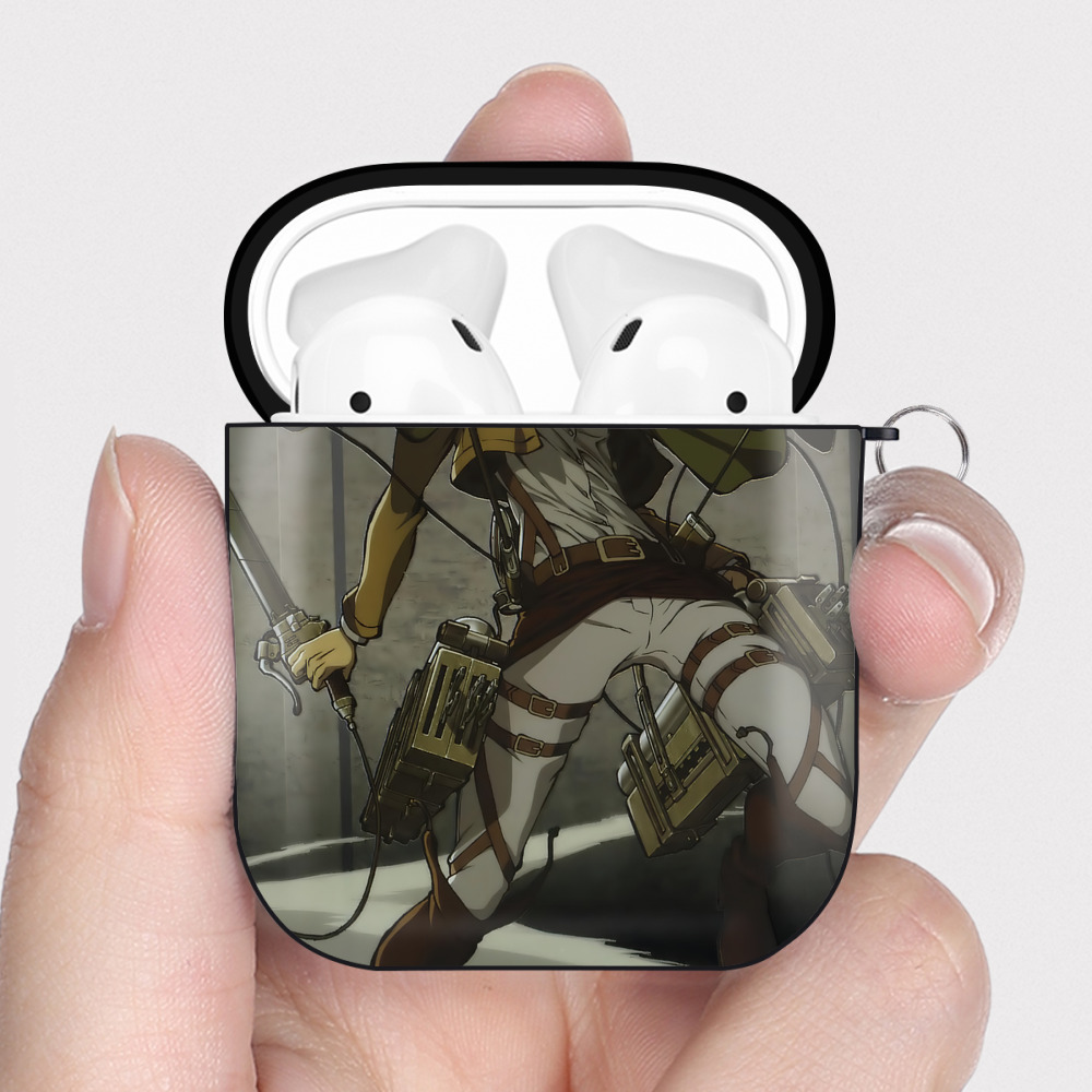 （画像用） 進撃の巨人 Attack on Titan AirPods 第2世代保護ケース ハードシェル ブラック 耐衝撃・防指紋・カラビナ付き