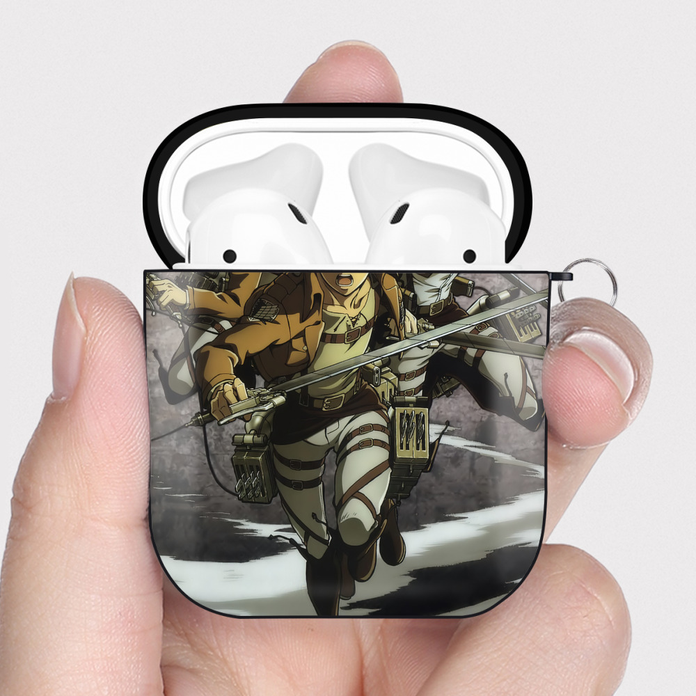 （画像用） 進撃の巨人 Attack on Titan AirPods 第2世代保護ケース ハードシェル ブラック 耐衝撃・防指紋・カラビナ付き
