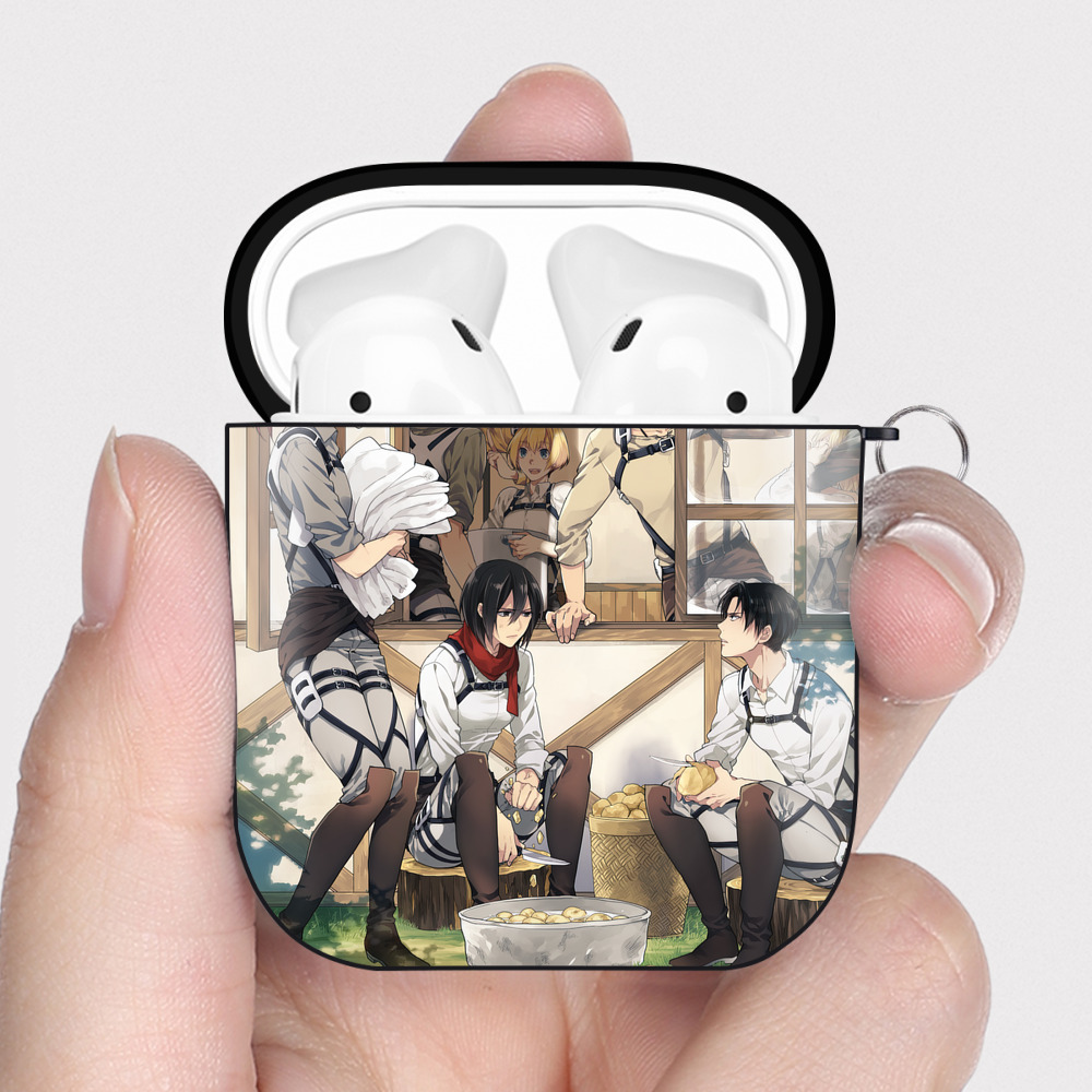 （画像用） 進撃の巨人 Attack on Titan AirPods 第2世代保護ケース ハードシェル ブラック 耐衝撃・防指紋・カラビナ付き