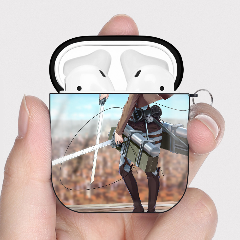 （画像用） 進撃の巨人 Attack on Titan AirPods 第2世代保護ケース ハードシェル ブラック 耐衝撃・防指紋・カラビナ付き