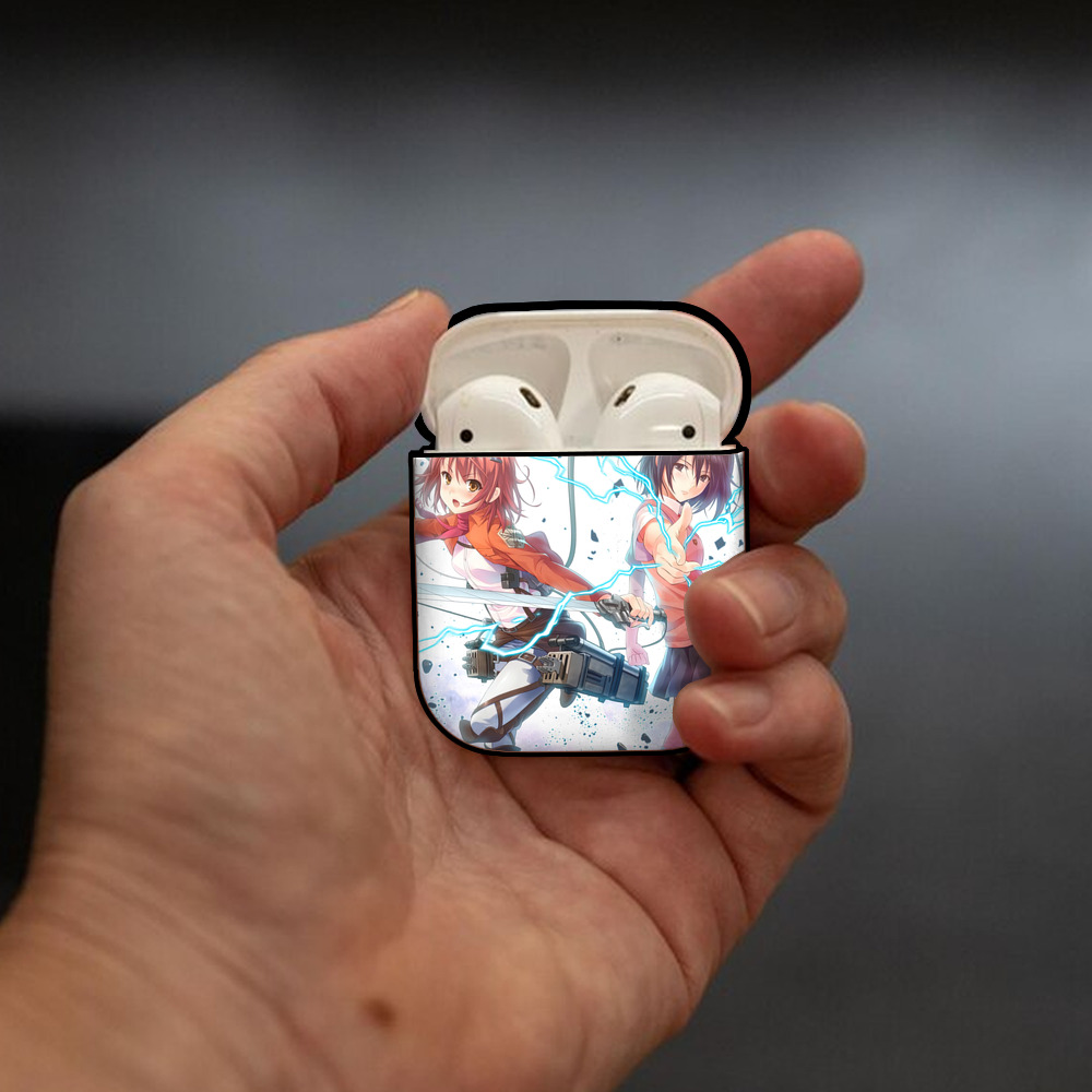 進撃の巨人 Attack on Titan AirPods 第2世代保護ケース ハードシェル ブラック 耐衝撃・防指紋・カラビナ付き