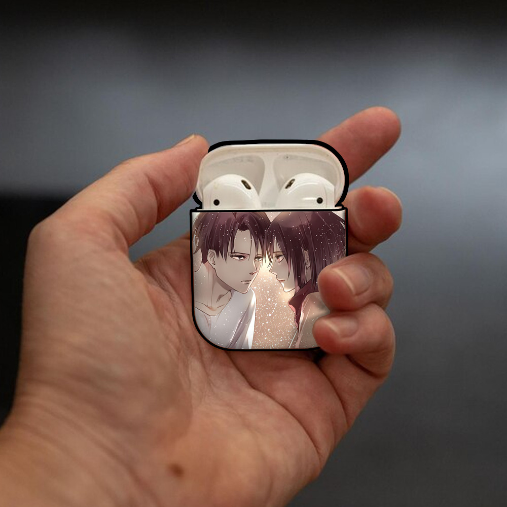 進撃の巨人 Attack on Titan AirPods 第2世代保護ケース ハードシェル ブラック 耐衝撃・防指紋・カラビナ付き