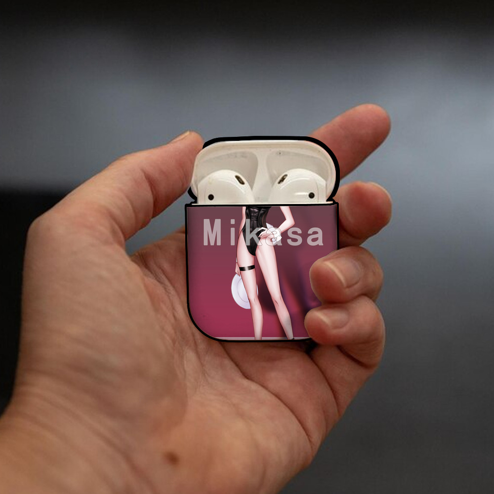 進撃の巨人 Attack on Titan AirPods 第2世代保護ケース ハードシェル ブラック 耐衝撃・防指紋・カラビナ付き