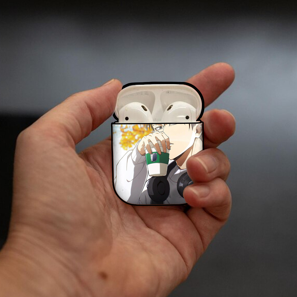 進撃の巨人 Attack on Titan AirPods 第2世代保護ケース ハードシェル ブラック 耐衝撃・防指紋・カラビナ付き