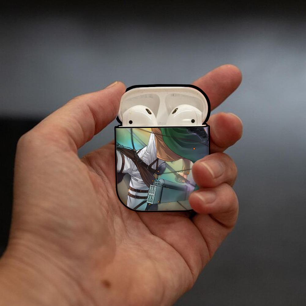進撃の巨人 Attack on Titan AirPods 第2世代保護ケース ハードシェル ブラック 耐衝撃・防指紋・カラビナ付き