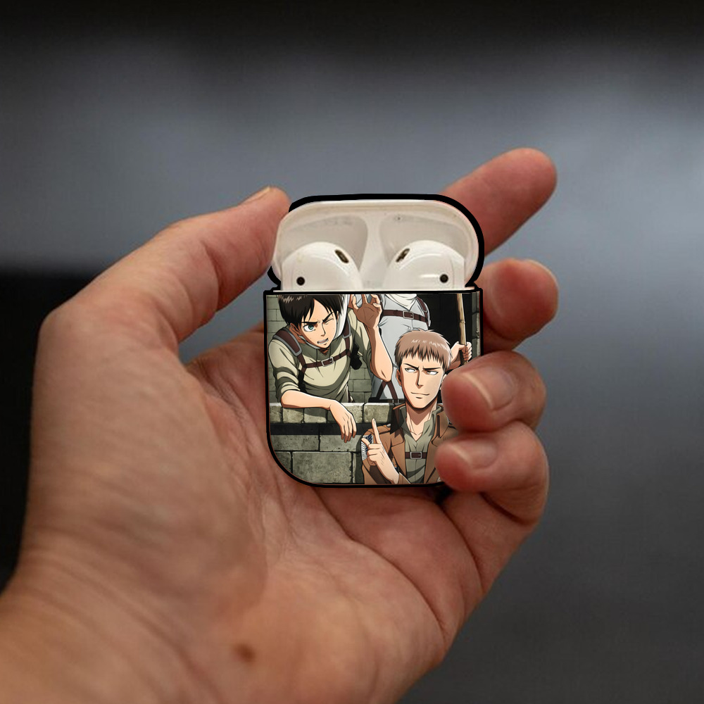 進撃の巨人 Attack on Titan AirPods 第2世代保護ケース ハードシェル ブラック 耐衝撃・防指紋・カラビナ付き
