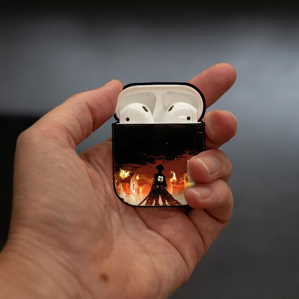 進撃の巨人 Attack on Titan AirPods 第2世代保護ケース ハードシェル ブラック 耐衝撃・防指紋・カラビナ付き