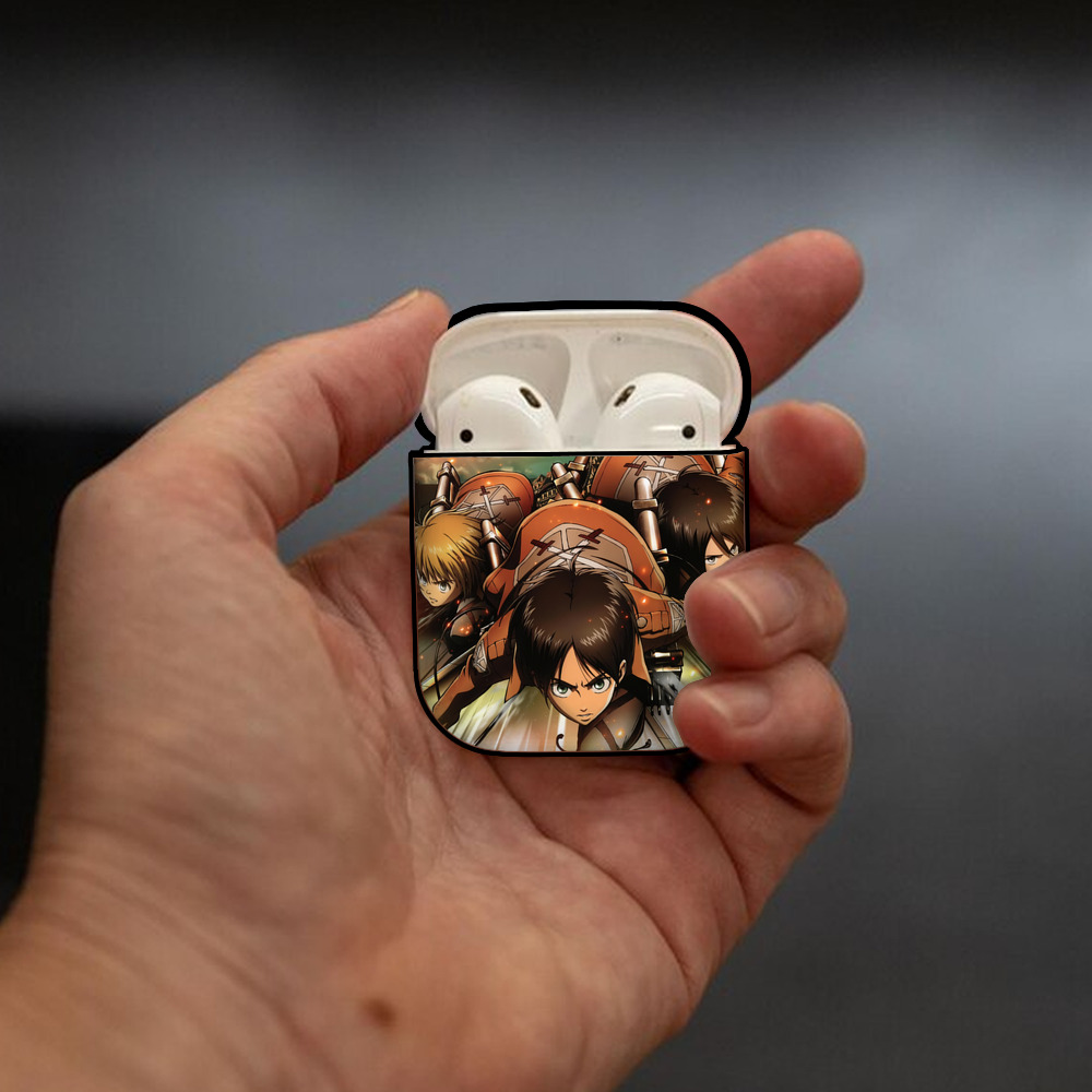 進撃の巨人 Attack on Titan AirPods 第2世代保護ケース ハードシェル ブラック 耐衝撃・防指紋・カラビナ付き