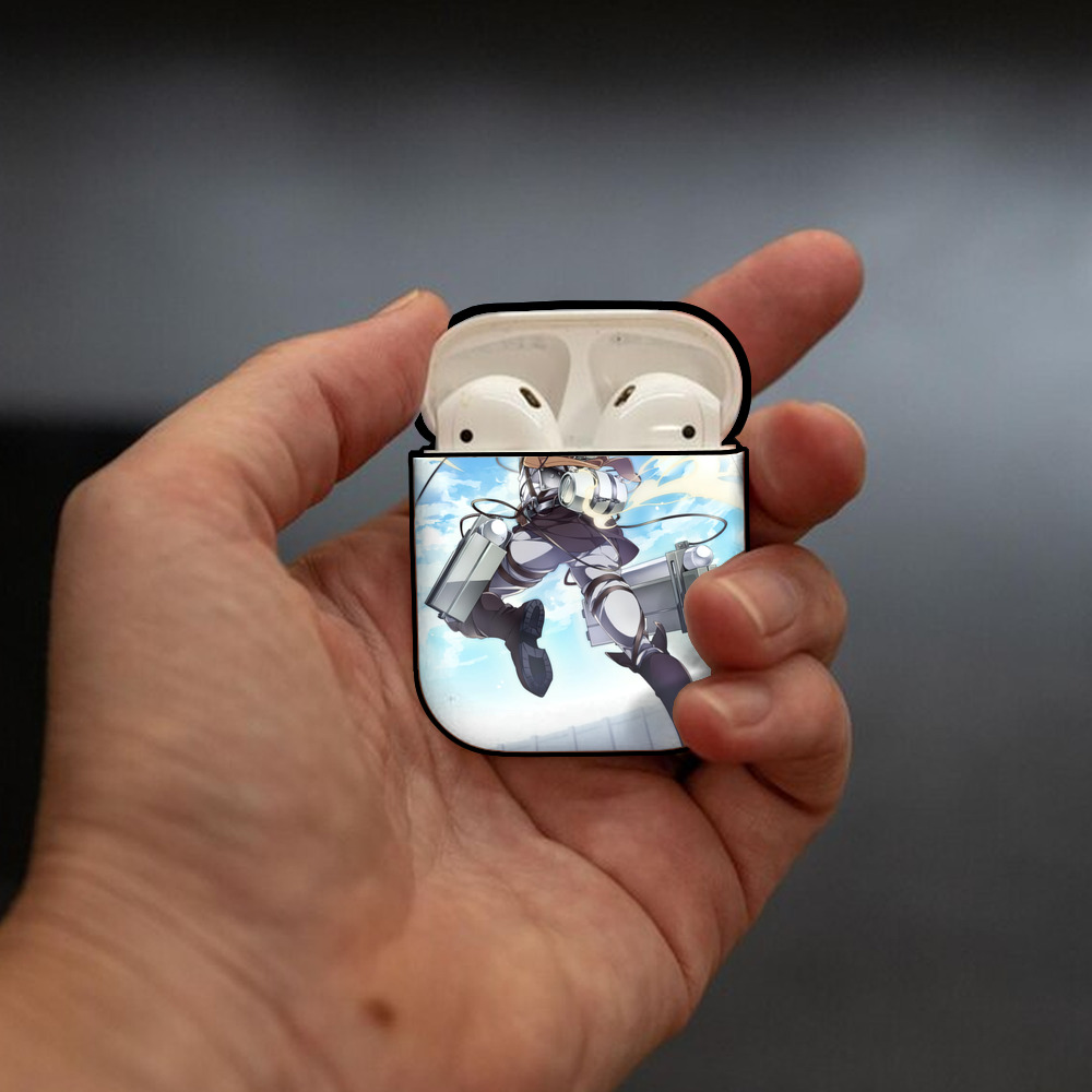 進撃の巨人 Attack on Titan AirPods 第2世代保護ケース ハードシェル ブラック 耐衝撃・防指紋・カラビナ付き