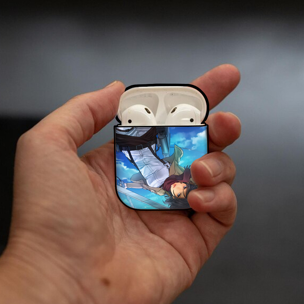 進撃の巨人 Attack on Titan AirPods 第2世代保護ケース ハードシェル ブラック 耐衝撃・防指紋・カラビナ付き