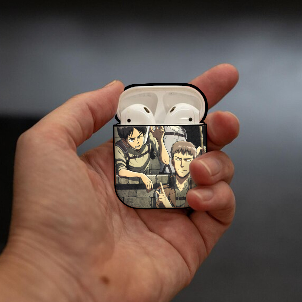 進撃の巨人 Attack on Titan AirPods 第2世代保護ケース ハードシェル ブラック 耐衝撃・防指紋・カラビナ付き