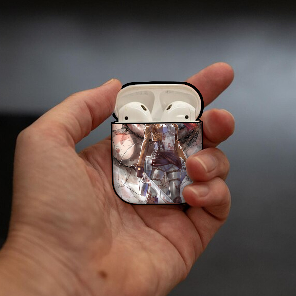 進撃の巨人 Attack on Titan AirPods 第2世代保護ケース ハードシェル ブラック 耐衝撃・防指紋・カラビナ付き