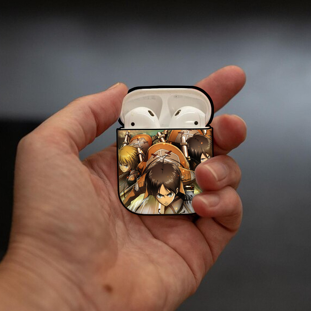 進撃の巨人 Attack on Titan AirPods 第2世代保護ケース ハードシェル ブラック 耐衝撃・防指紋・カラビナ付き