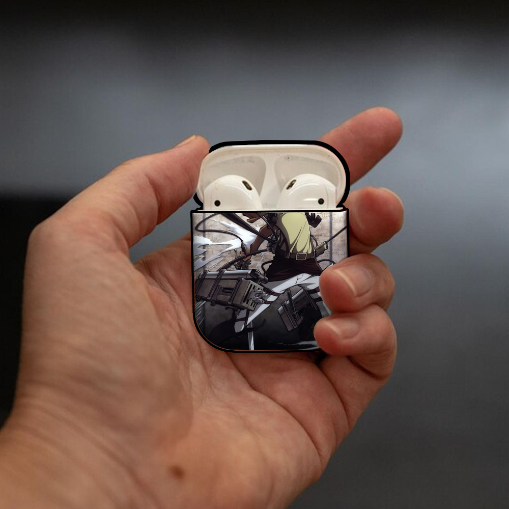 進撃の巨人 Attack on Titan AirPods 第2世代保護ケース ハードシェル ブラック 耐衝撃・防指紋・カラビナ付き