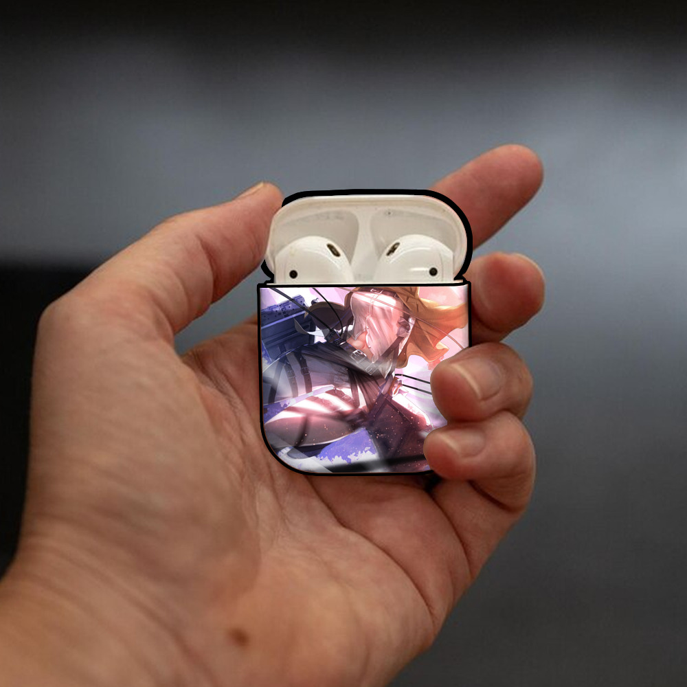 進撃の巨人 Attack on Titan AirPods 第2世代保護ケース ハードシェル ブラック 耐衝撃・防指紋・カラビナ付き