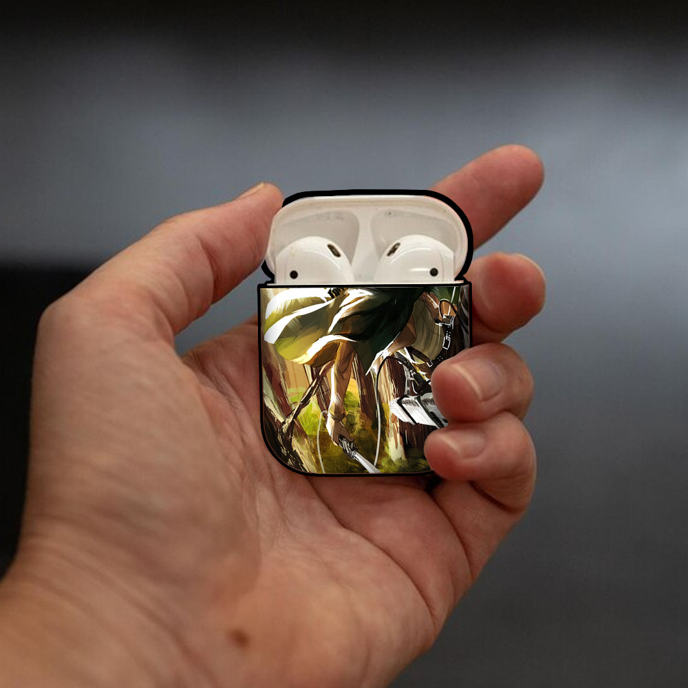 進撃の巨人 Attack on Titan AirPods 第2世代保護ケース ハードシェル ブラック 耐衝撃・防指紋・カラビナ付き