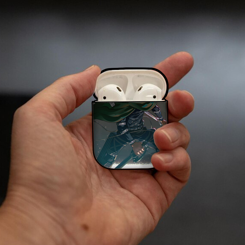 進撃の巨人 Attack on Titan AirPods 第2世代保護ケース ハードシェル ブラック 耐衝撃・防指紋・カラビナ付き