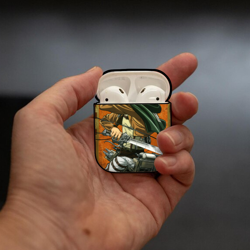 進撃の巨人 Attack on Titan AirPods 第2世代保護ケース ハードシェル ブラック 耐衝撃・防指紋・カラビナ付き