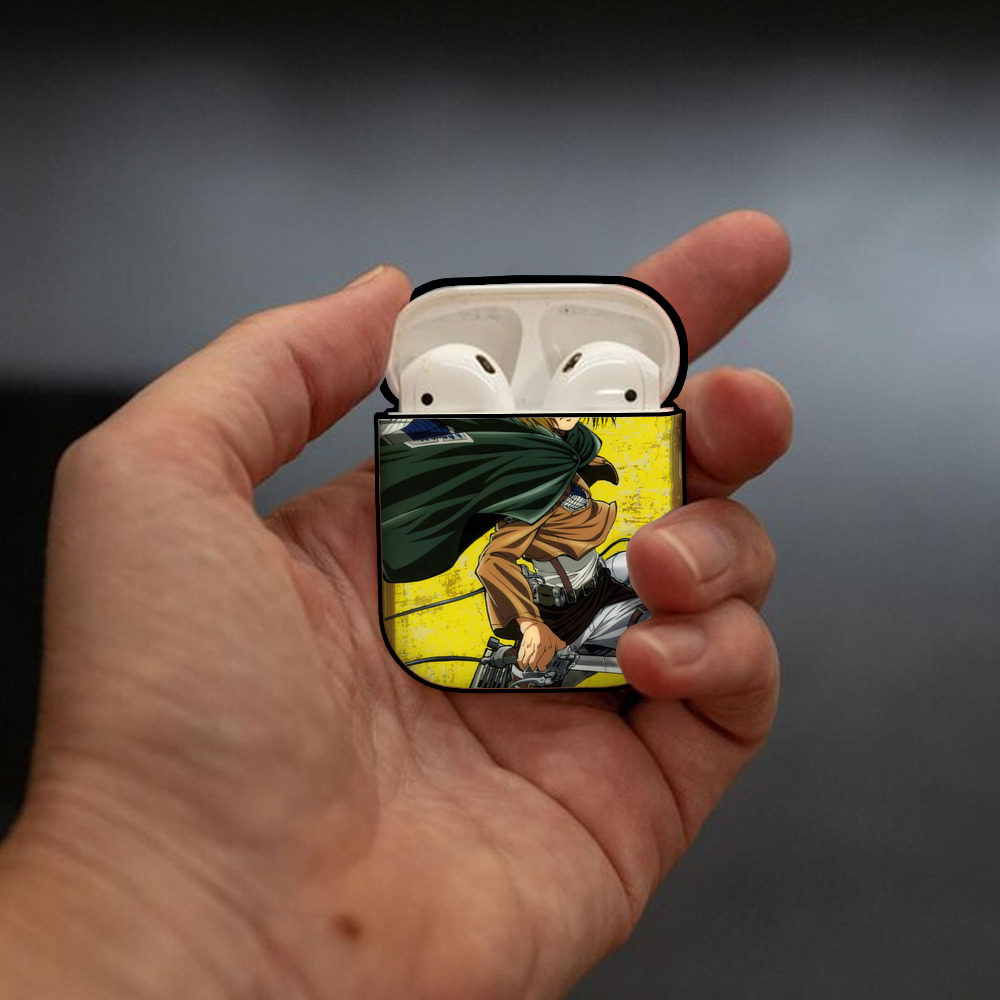 進撃の巨人 Attack on Titan AirPods 第2世代保護ケース ハードシェル ブラック 耐衝撃・防指紋・カラビナ付き