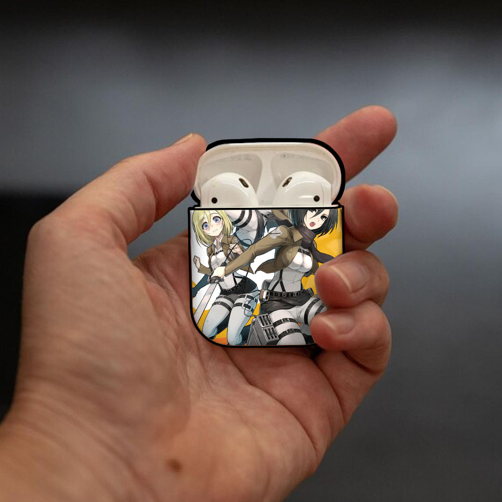 進撃の巨人 Attack on Titan AirPods 第2世代保護ケース ハードシェル ブラック 耐衝撃・防指紋・カラビナ付き