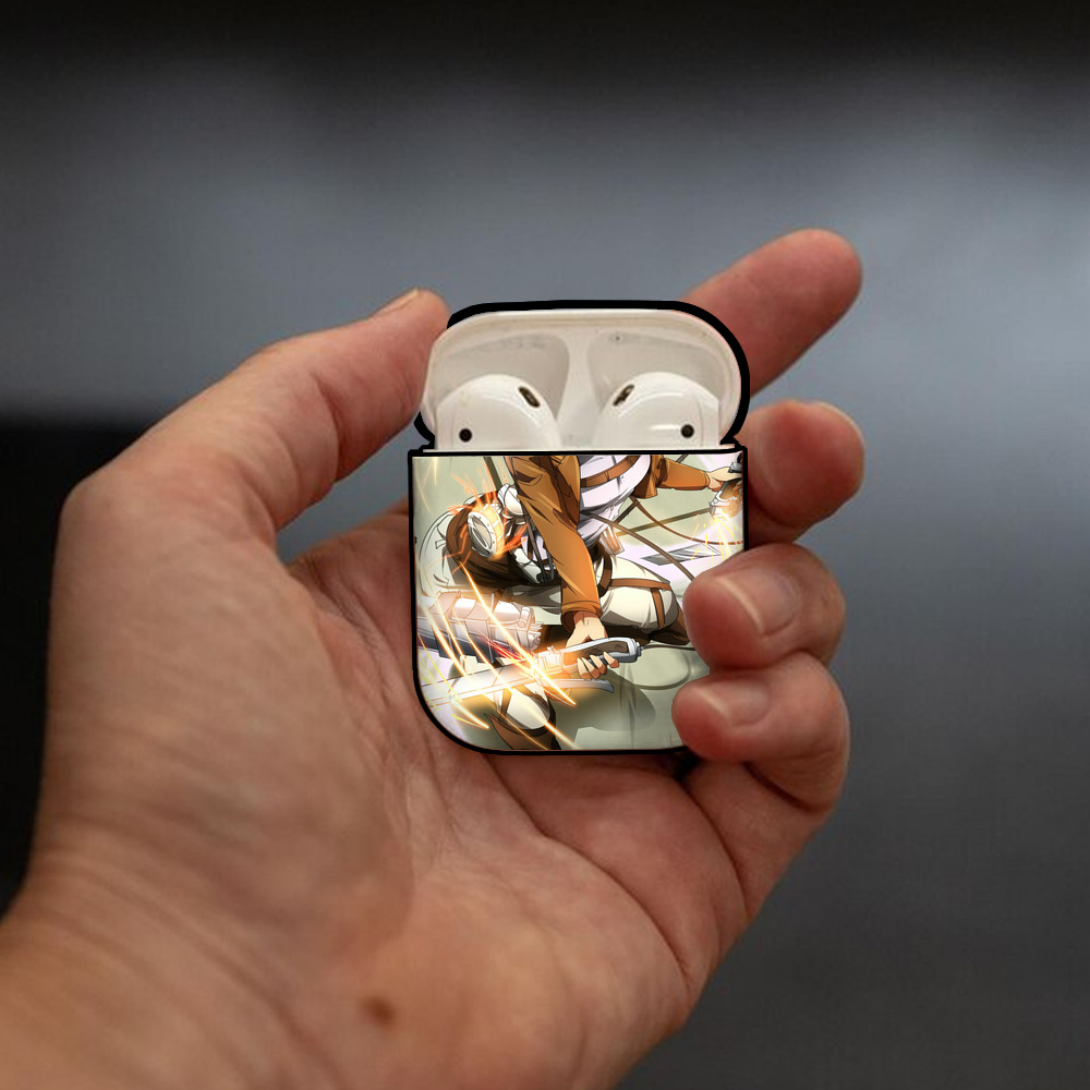進撃の巨人 Attack on Titan AirPods 第2世代保護ケース ハードシェル ブラック 耐衝撃・防指紋・カラビナ付き
