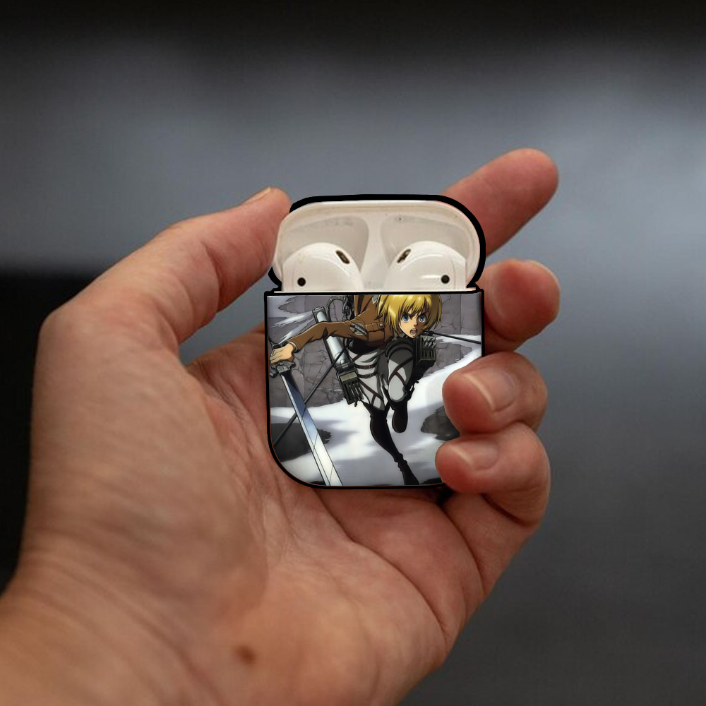 進撃の巨人 Attack on Titan AirPods 第2世代保護ケース ハードシェル ブラック 耐衝撃・防指紋・カラビナ付き
