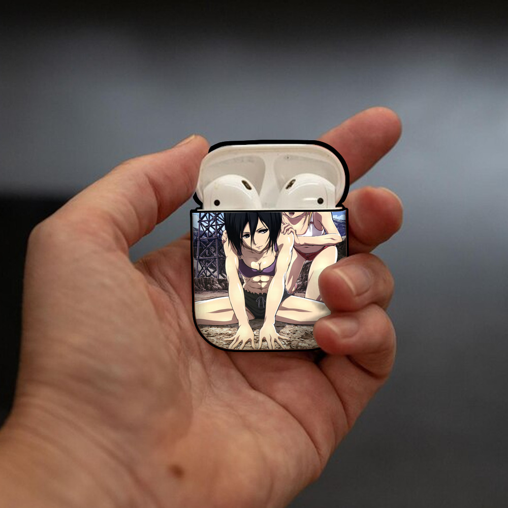進撃の巨人 Attack on Titan AirPods 第2世代保護ケース ハードシェル ブラック 耐衝撃・防指紋・カラビナ付き
