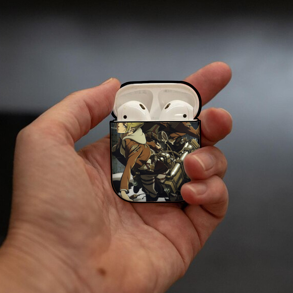 進撃の巨人 Attack on Titan AirPods 第2世代保護ケース ハードシェル ブラック 耐衝撃・防指紋・カラビナ付き