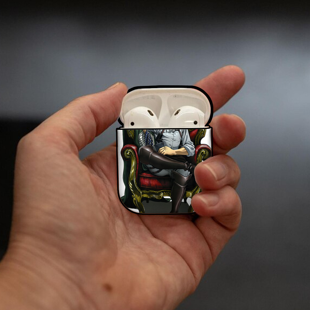 進撃の巨人 Attack on Titan AirPods 第2世代保護ケース ハードシェル ブラック 耐衝撃・防指紋・カラビナ付き