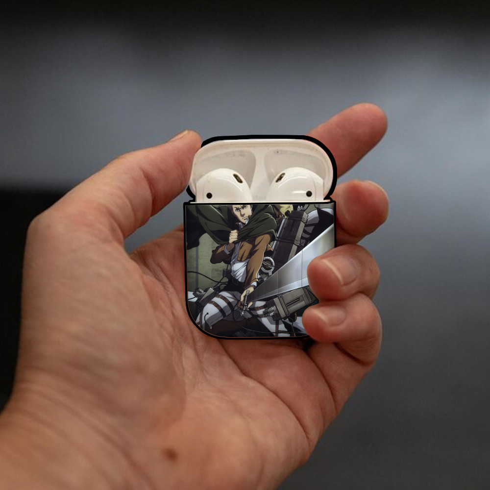 進撃の巨人 Attack on Titan AirPods 第2世代保護ケース ハードシェル ブラック 耐衝撃・防指紋・カラビナ付き