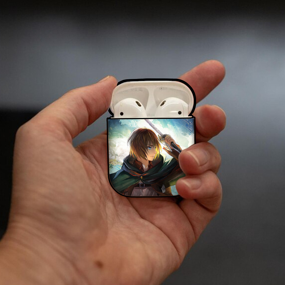 進撃の巨人 Attack on Titan AirPods 第2世代保護ケース ハードシェル ブラック 耐衝撃・防指紋・カラビナ付き