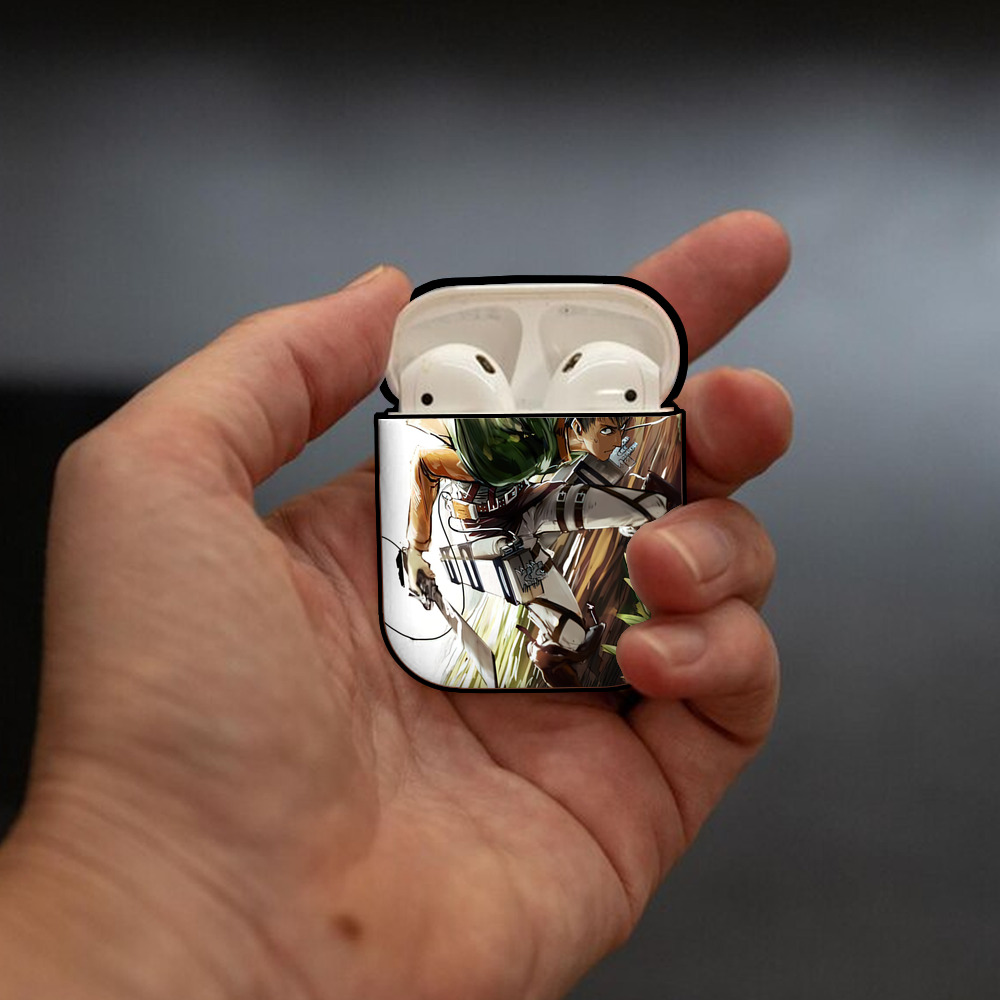 進撃の巨人 Attack on Titan AirPods 第2世代保護ケース ハードシェル ブラック 耐衝撃・防指紋・カラビナ付き