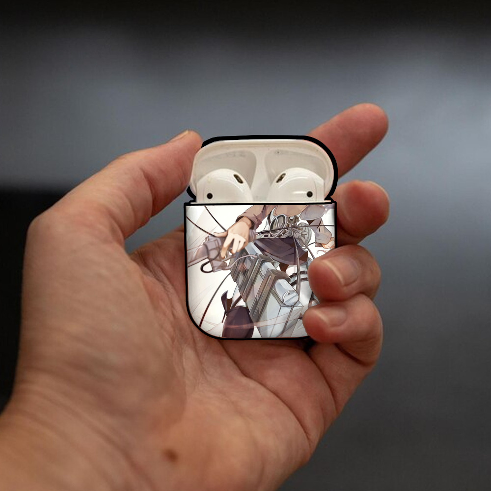 進撃の巨人 Attack on Titan AirPods 第2世代保護ケース ハードシェル ブラック 耐衝撃・防指紋・カラビナ付き