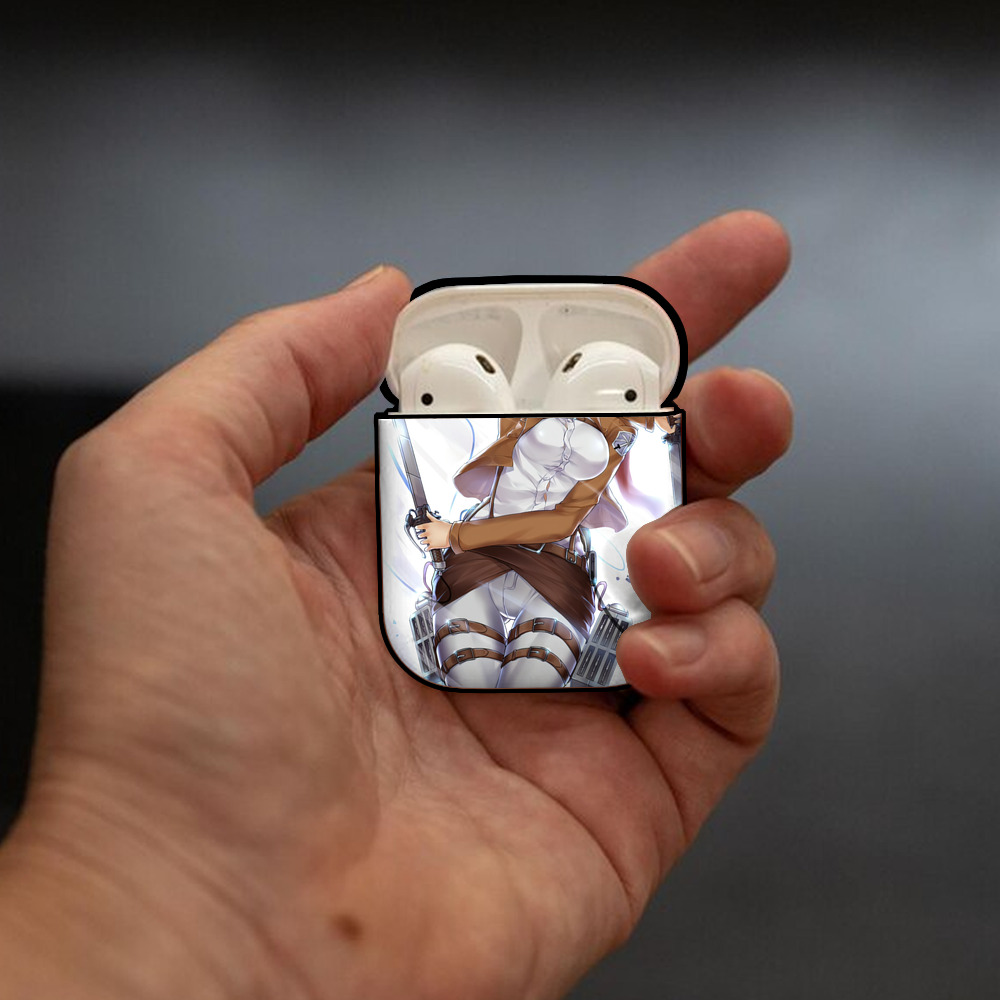 進撃の巨人 Attack on Titan AirPods 第2世代保護ケース ハードシェル ブラック 耐衝撃・防指紋・カラビナ付き