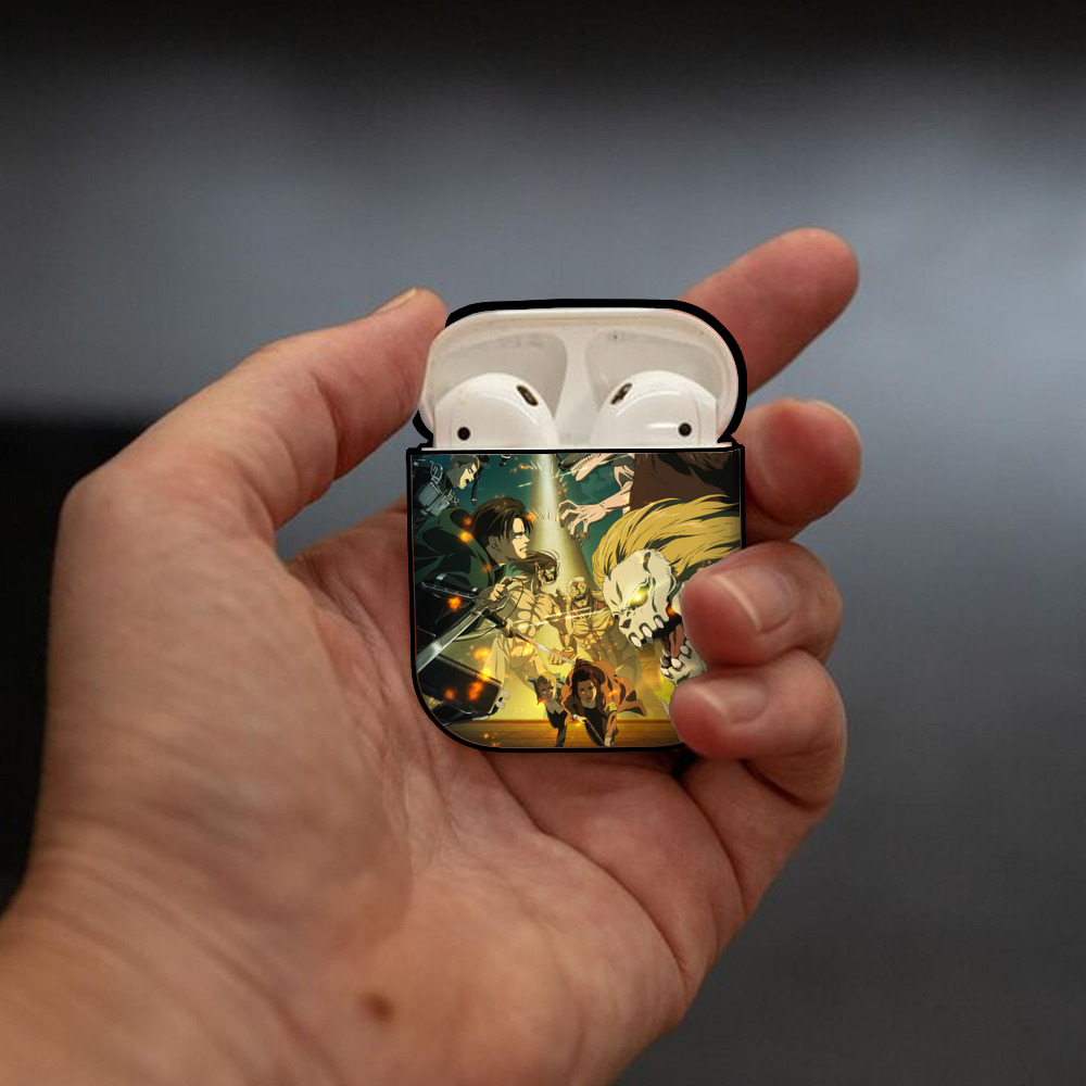 進撃の巨人 Attack on Titan AirPods 第2世代保護ケース ハードシェル ブラック 耐衝撃・防指紋・カラビナ付き