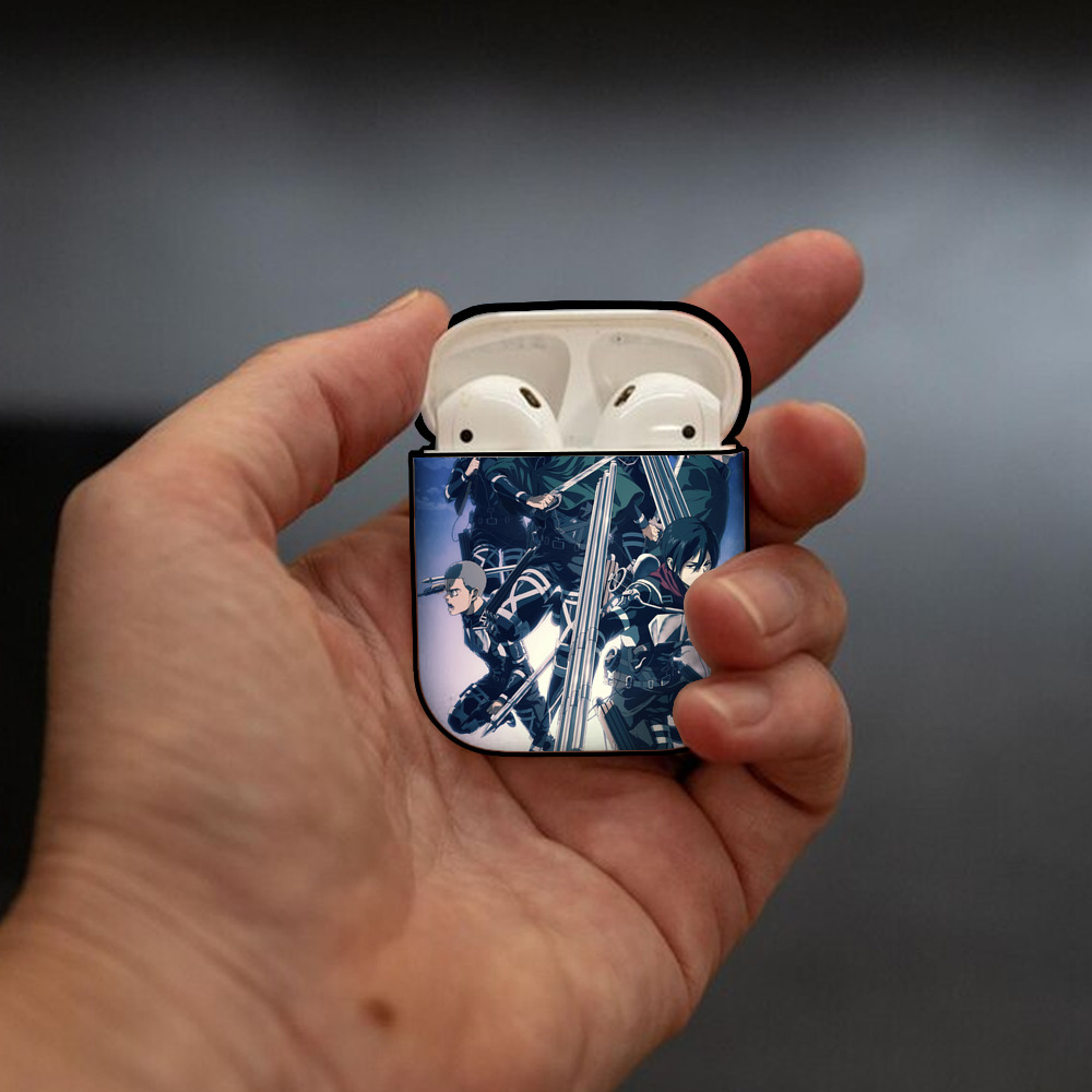 進撃の巨人 Attack on Titan AirPods 第2世代保護ケース ハードシェル ブラック 耐衝撃・防指紋・カラビナ付き