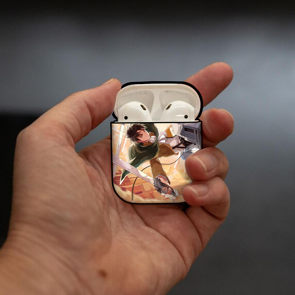 進撃の巨人 Attack on Titan AirPods 第2世代保護ケース ハードシェル ブラック 耐衝撃・防指紋・カラビナ付き