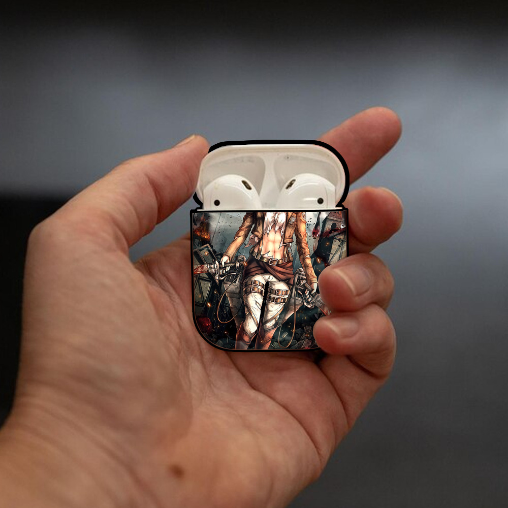 進撃の巨人 Attack on Titan AirPods 第2世代保護ケース ハードシェル ブラック 耐衝撃・防指紋・カラビナ付き