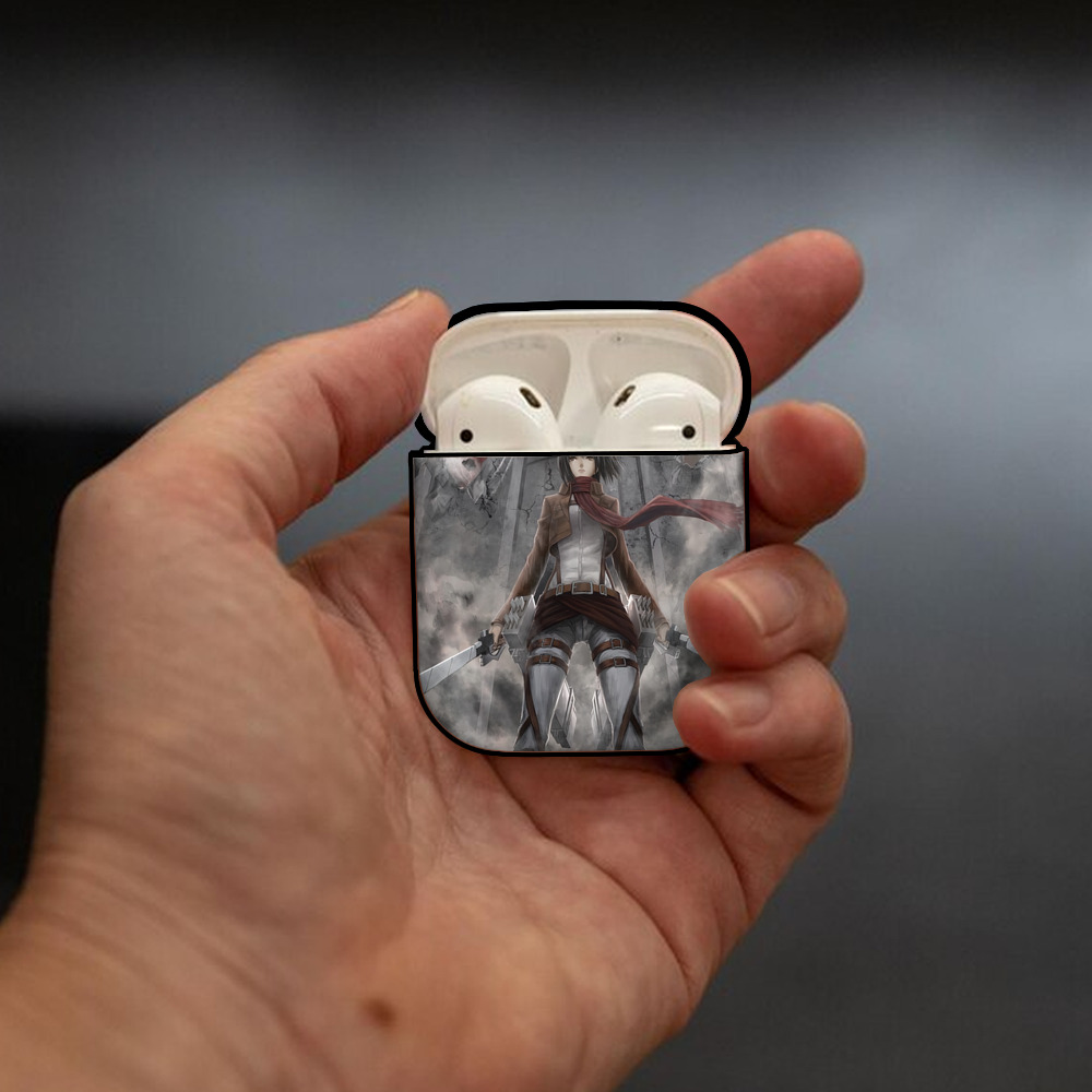 進撃の巨人 Attack on Titan AirPods 第2世代保護ケース ハードシェル ブラック 耐衝撃・防指紋・カラビナ付き