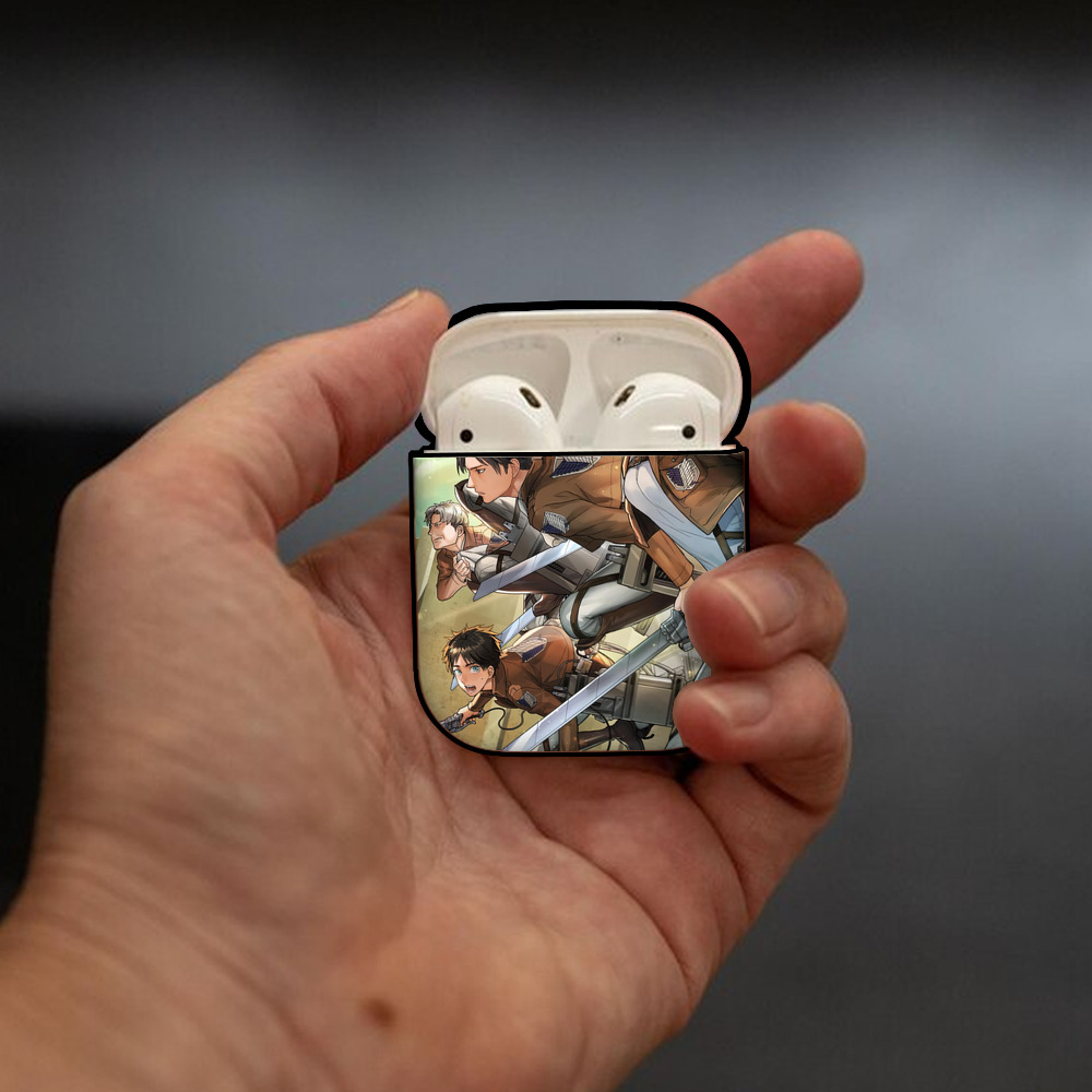 進撃の巨人 Attack on Titan AirPods 第2世代保護ケース ハードシェル ブラック 耐衝撃・防指紋・カラビナ付き