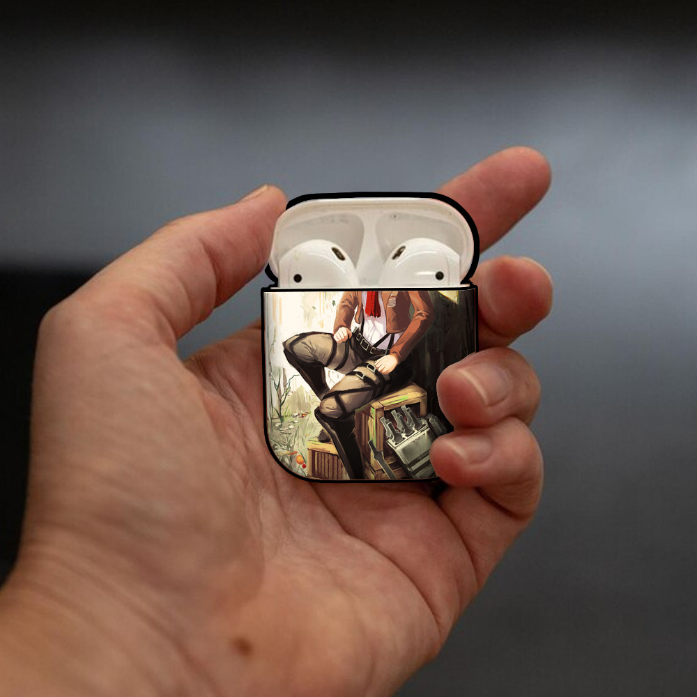 進撃の巨人 Attack on Titan AirPods 第2世代保護ケース ハードシェル ブラック 耐衝撃・防指紋・カラビナ付き