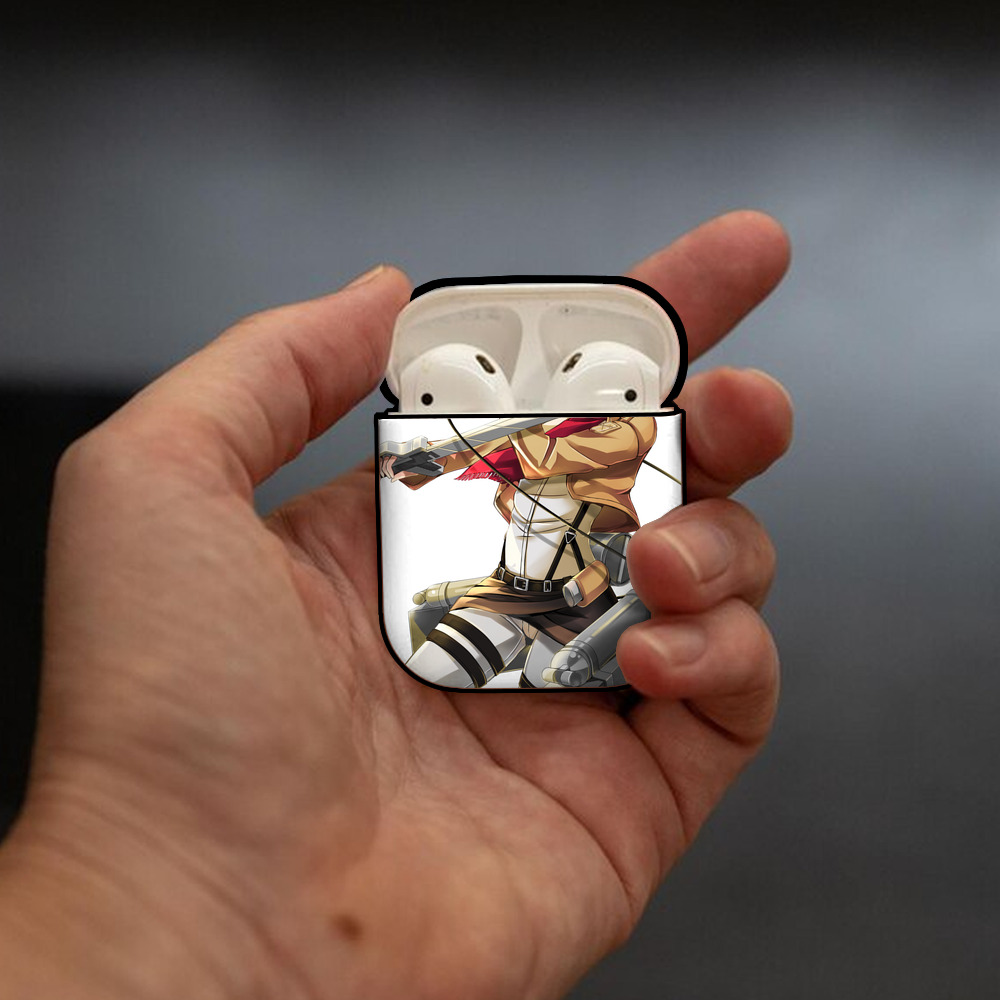 進撃の巨人 Attack on Titan AirPods 第2世代保護ケース ハードシェル ブラック 耐衝撃・防指紋・カラビナ付き