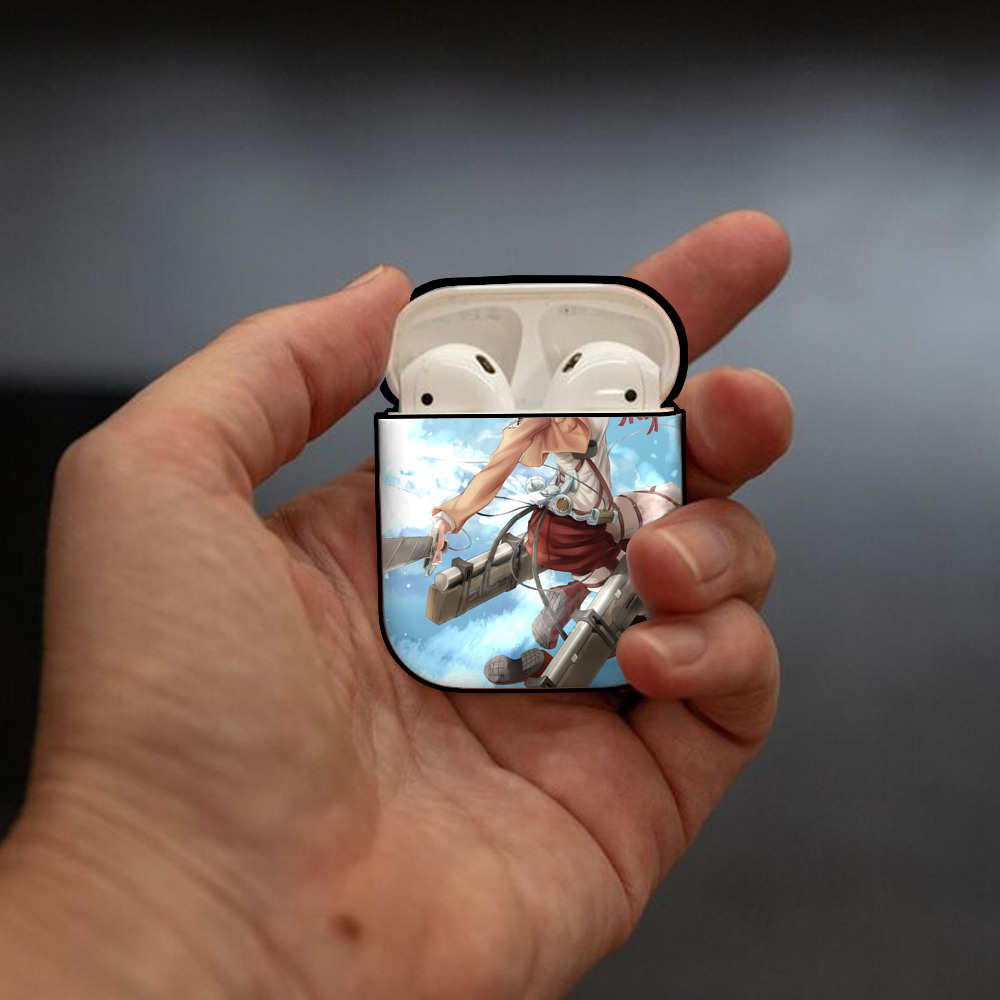進撃の巨人 Attack on Titan AirPods 第2世代保護ケース ハードシェル ブラック 耐衝撃・防指紋・カラビナ付き